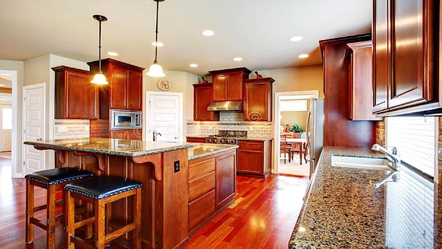 Modern Kitchen with Oak Cabinets |Honey Oak Cabinets
