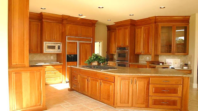 Modern Kitchen with Oak Cabinets |Honey Oak Cabinets